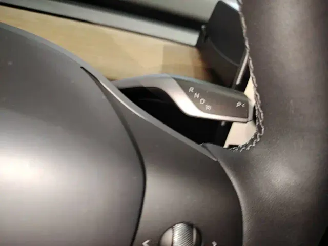 Tesla Model Y — Фото автомобиля 13
