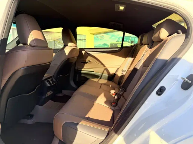 Lexus ES — Фото автомобиля 6