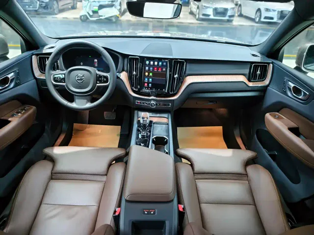 Volvo XC60 — Фото автомобиля 7