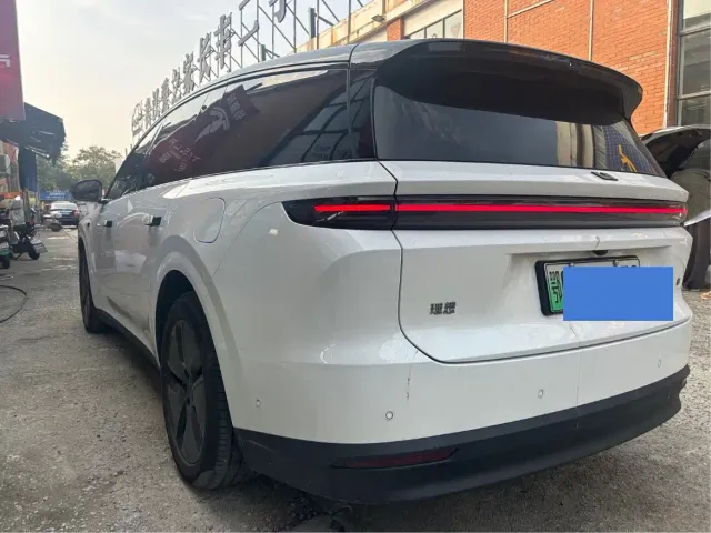 Li Auto i8 — Фото автомобиля 10