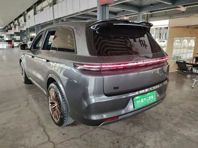 Li Auto L8 — Фото автомобиля 4