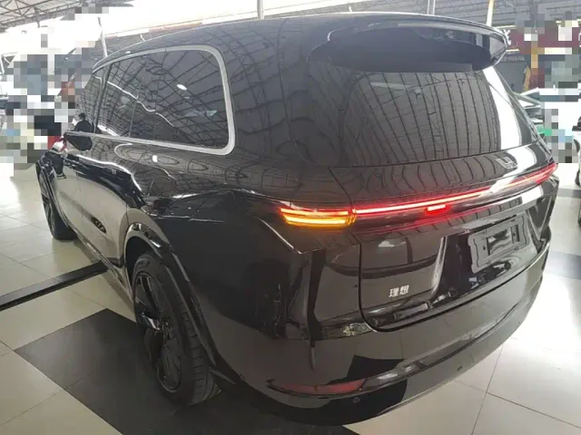 Li Auto L9 — Фото автомобиля 4