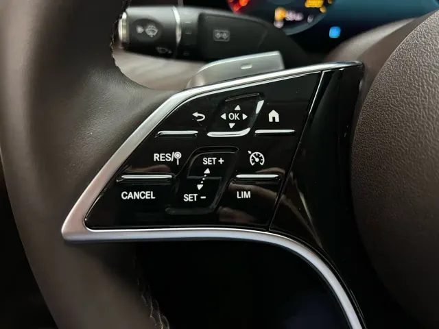 Mercedes-Benz E-Class — Фото автомобиля 24