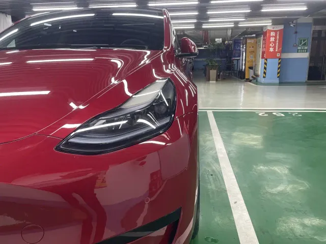 Tesla Model Y — Фото автомобиля 17