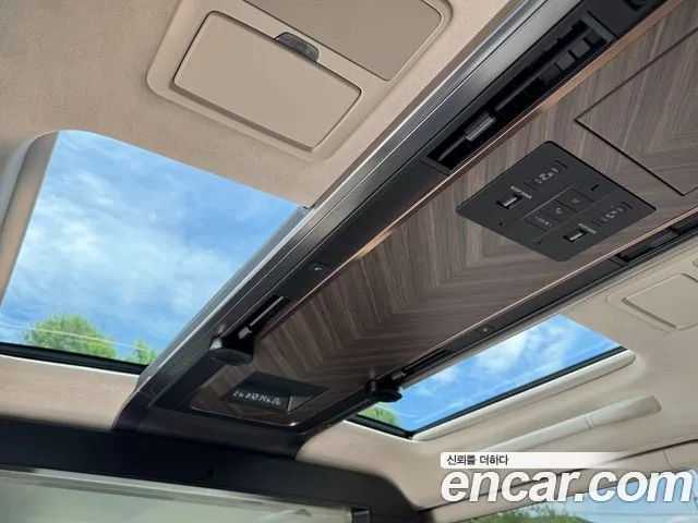 Lexus LM — Фото автомобиля 14