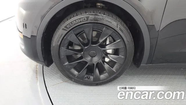 Tesla Model Y — Фото автомобиля 5
