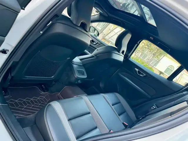 Volvo S60 — Фото автомобиля 8