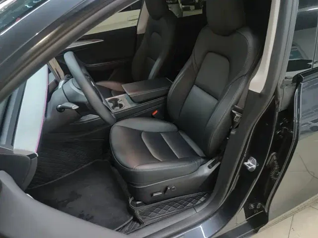 Tesla Model Y — Фото автомобиля 14