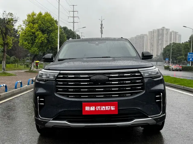 Ford Explorer — Фото автомобиля 2