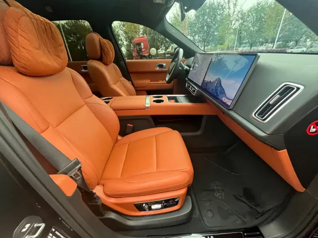 Li Auto L8 — Фото автомобиля 14