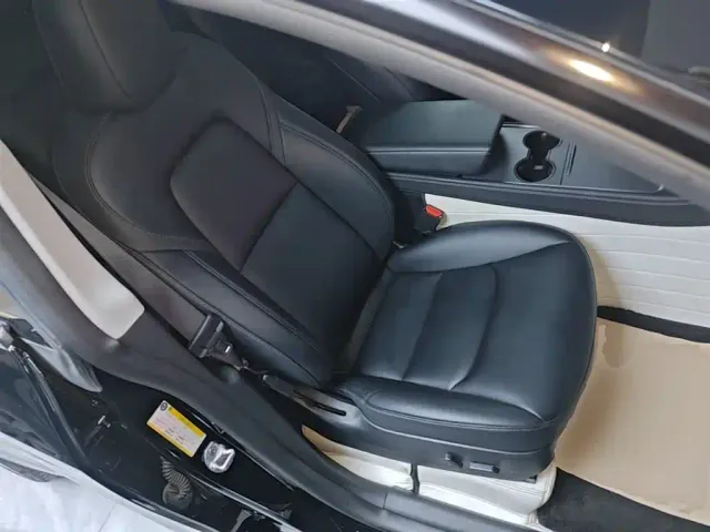 Tesla Model Y — Фото автомобиля 24