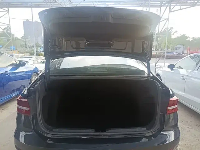 Volkswagen Lavida — Фото автомобиля 18