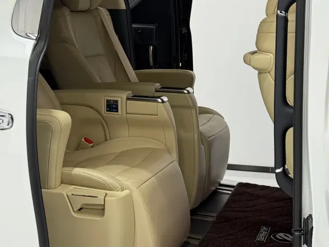 Toyota Alphard — Фото автомобиля 7
