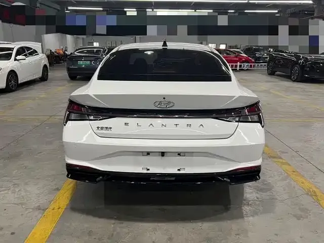 Hyundai Elantra — Фото автомобиля 5