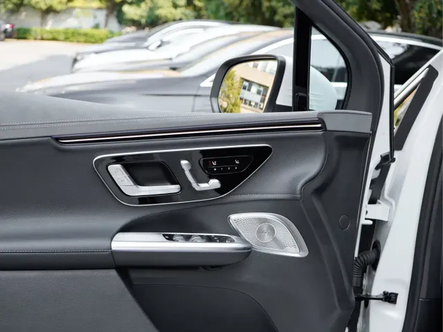 Mercedes-Benz EQE SUV — Фото автомобиля 15