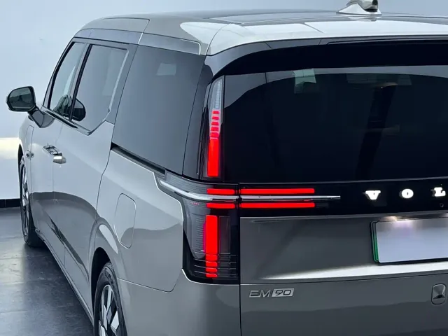 Volvo EM90 — Фото автомобиля 11