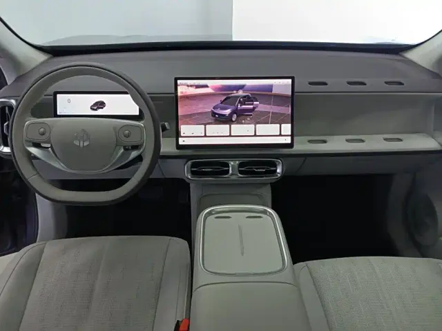 Leapmotor B10 — Фото автомобиля 12