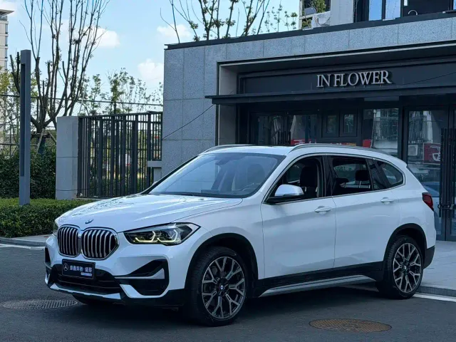 Фотография автомобиля — BMW X1