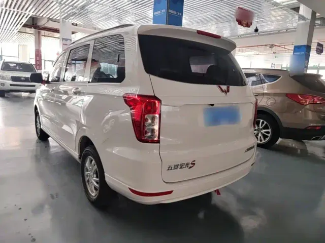 Wuling Hongguang — Фото автомобиля 4