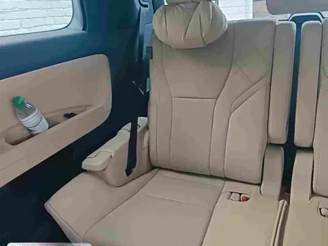 Toyota Vellfire — Фото автомобиля 10