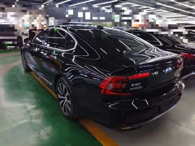 Volvo S90 — Фото автомобиля 4