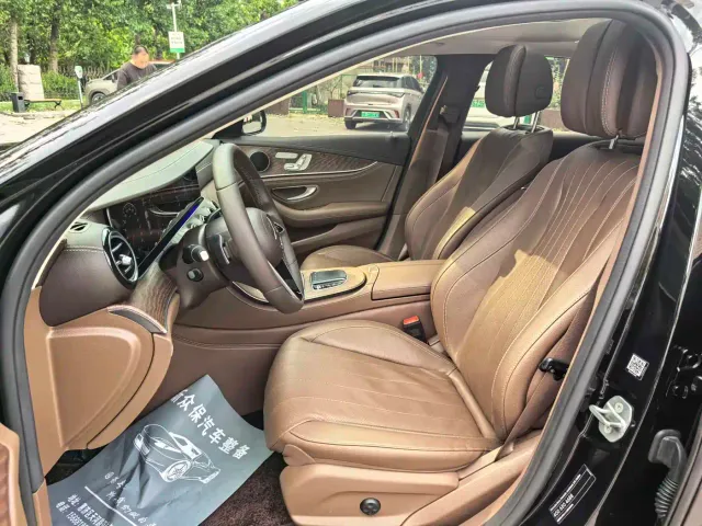 Mercedes-Benz E-Class — Фото автомобиля 12