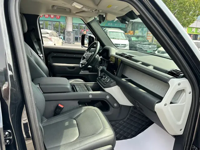 Land Rover Defender — Фото автомобиля 6
