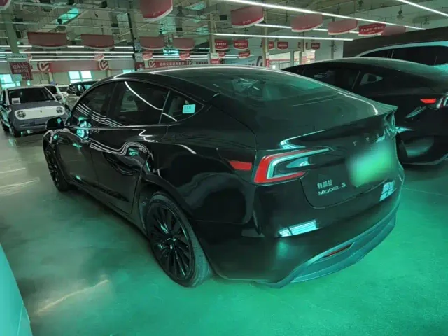 Tesla Model 3 — Фото автомобиля 4