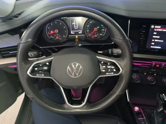 Volkswagen Passat — Фото автомобиля 10