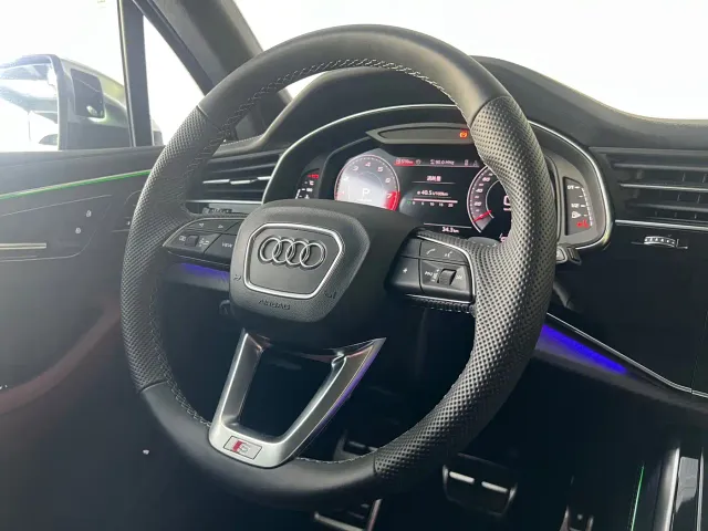 Audi SQ7 — Фото автомобиля 12