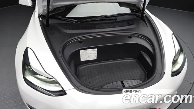 Tesla Model 3 — Фото автомобиля 6