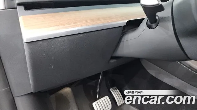 Tesla Model Y — Фото автомобиля 23