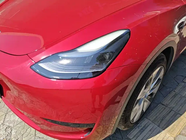 Tesla Model Y — Фото автомобиля 23