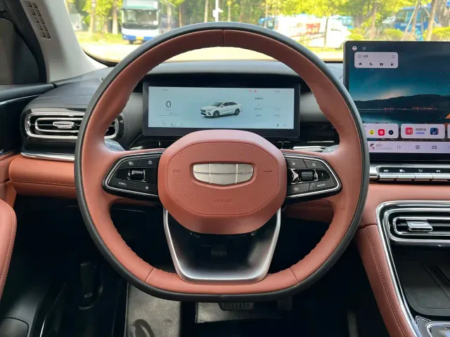 Geely Emgrand — Фото автомобиля 14