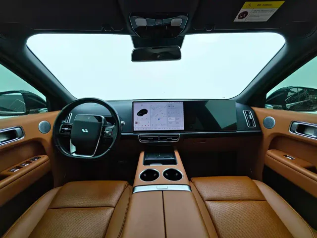 Li Auto L8 — Фото автомобиля 6