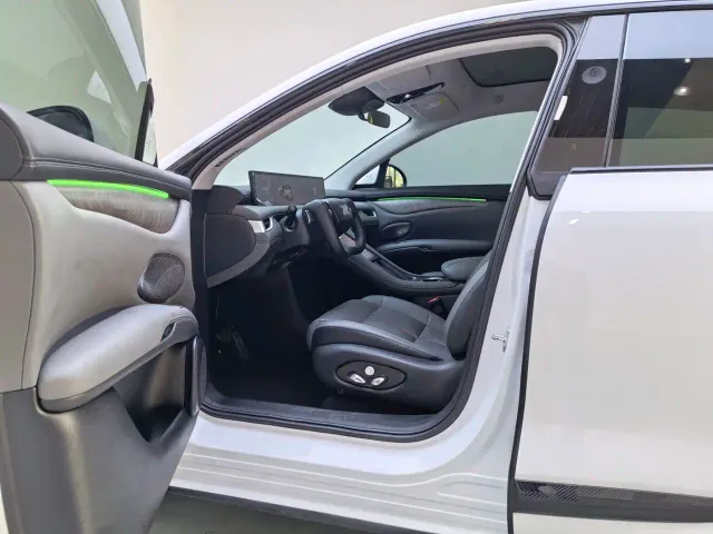 IM Motors LS6 — Фото автомобиля 10