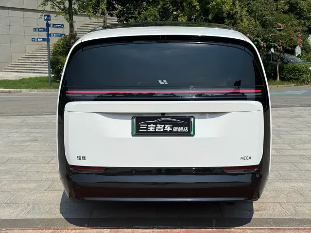 Li Auto MEGA — Фото автомобиля 6