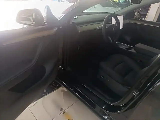 Tesla Model Y — Фото автомобиля 15