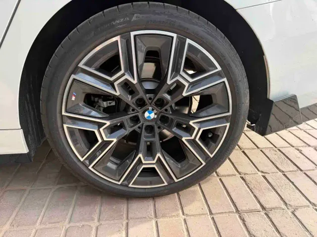 BMW 5 Series — Фото автомобиля 12