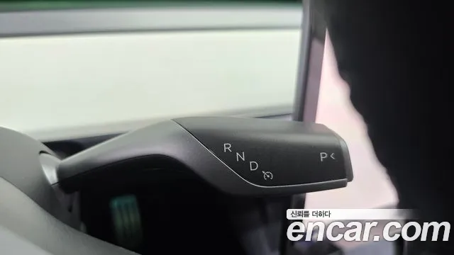 Tesla Model Y — Фото автомобиля 12