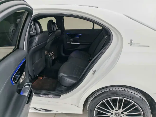 Mercedes-Benz C-Class — Фото автомобиля 6