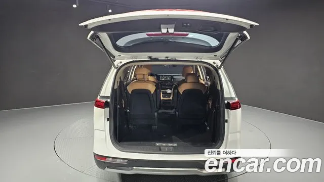 Kia Canival — Фото автомобиля 20