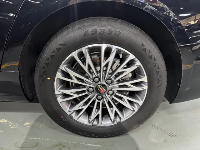 Hongqi H5 — Фото автомобиля 15