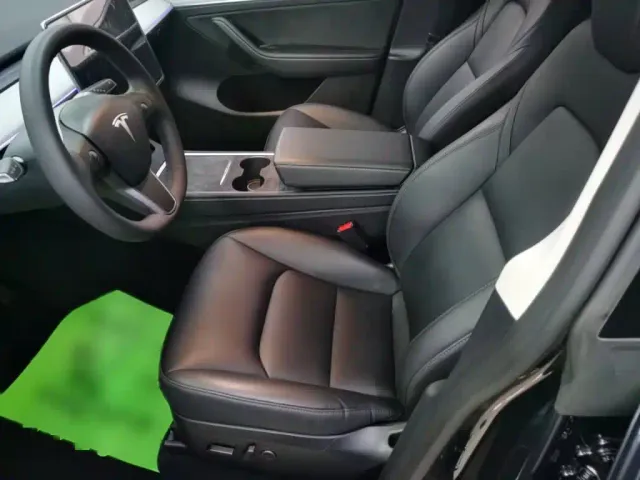 Tesla Model Y — Фото автомобиля 11