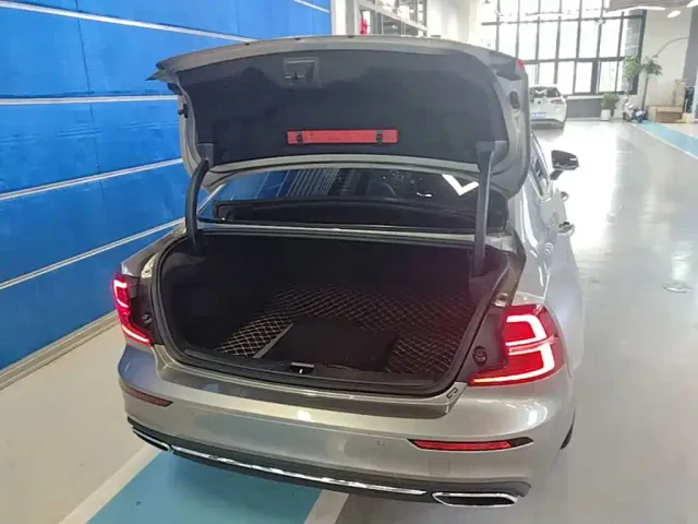 Volvo S60 — Фото автомобиля 18