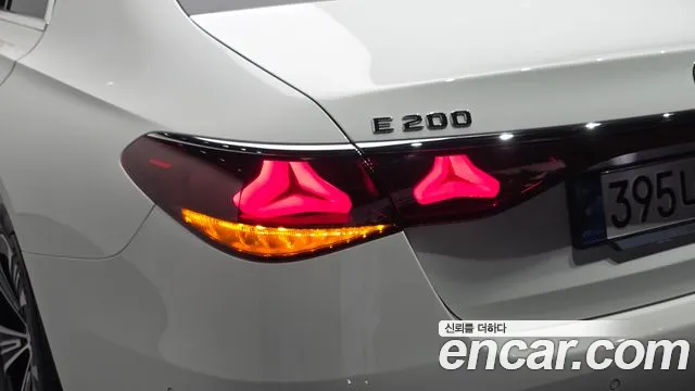 Mercedes-Benz E-Class — Фото автомобиля 8
