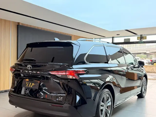 Toyota Sienna — Фото автомобиля 5