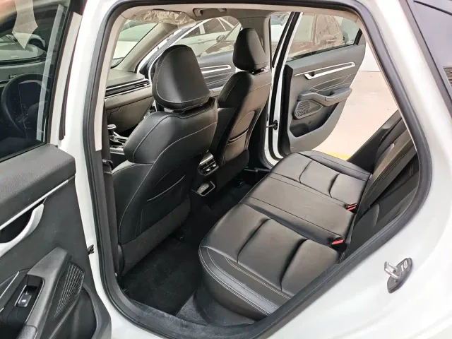 Geely Emgrand — Фото автомобиля 10
