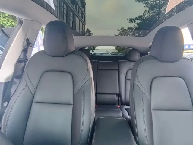 Tesla Model Y — Фото автомобиля 16