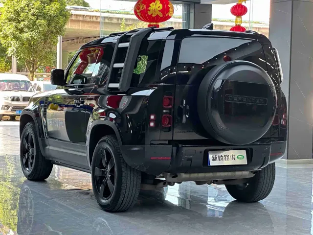 Land Rover Defender — Фото автомобиля 15